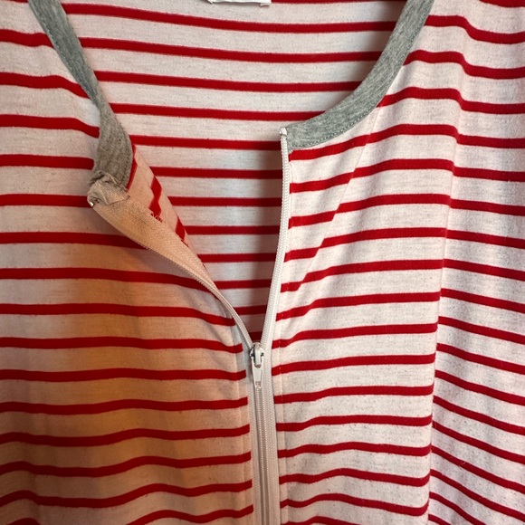 Red and White Striped Robe with ZIPPER AND POCKETS Long Sleeve Size L / XL - Picture 4 of 9